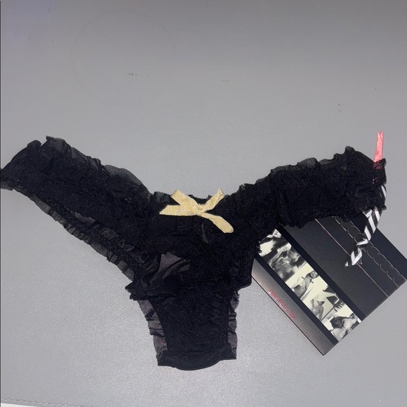 Bristol Six Gold Nippies & Black Thong Set - Picture 3 of 5